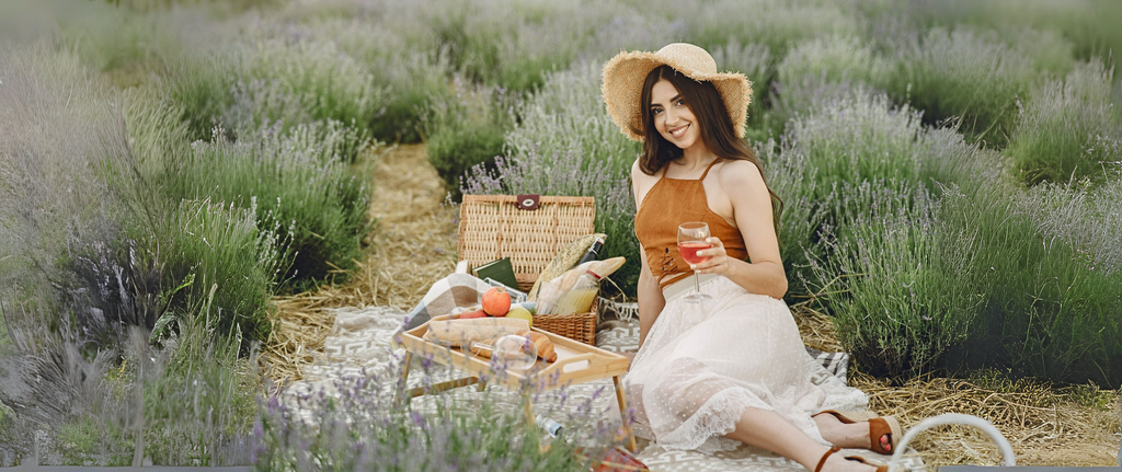 4 Inspirasi Outfit Piknik Aesthetic Wanita dari Executive