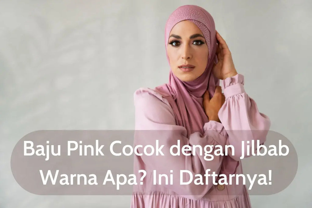 seorang wanita memakai hijab dan baju berwarna merah muda