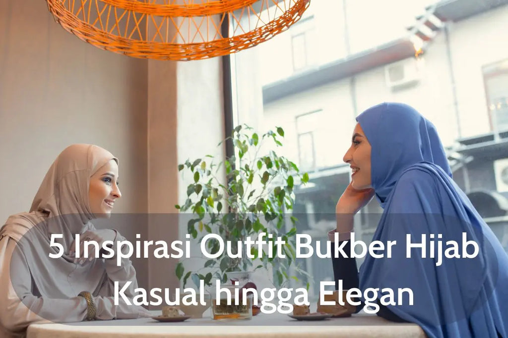 dua orang wanita berhijab berbincang dengan ekspresi bahagia