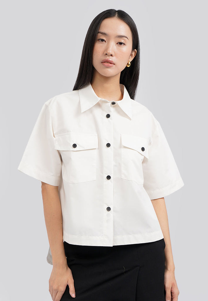 Short Sleeve Boxy Shirt with Contrast Button