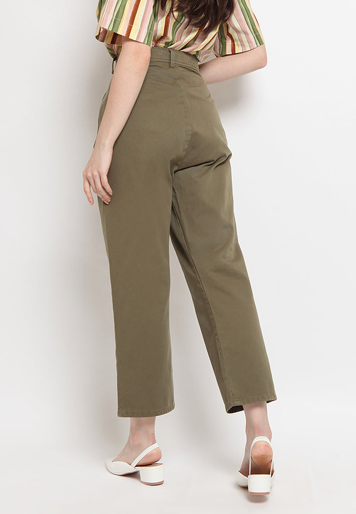 Trousers with pleats details
