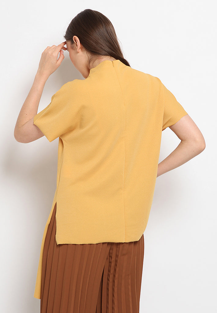 Loose fit raw edge top