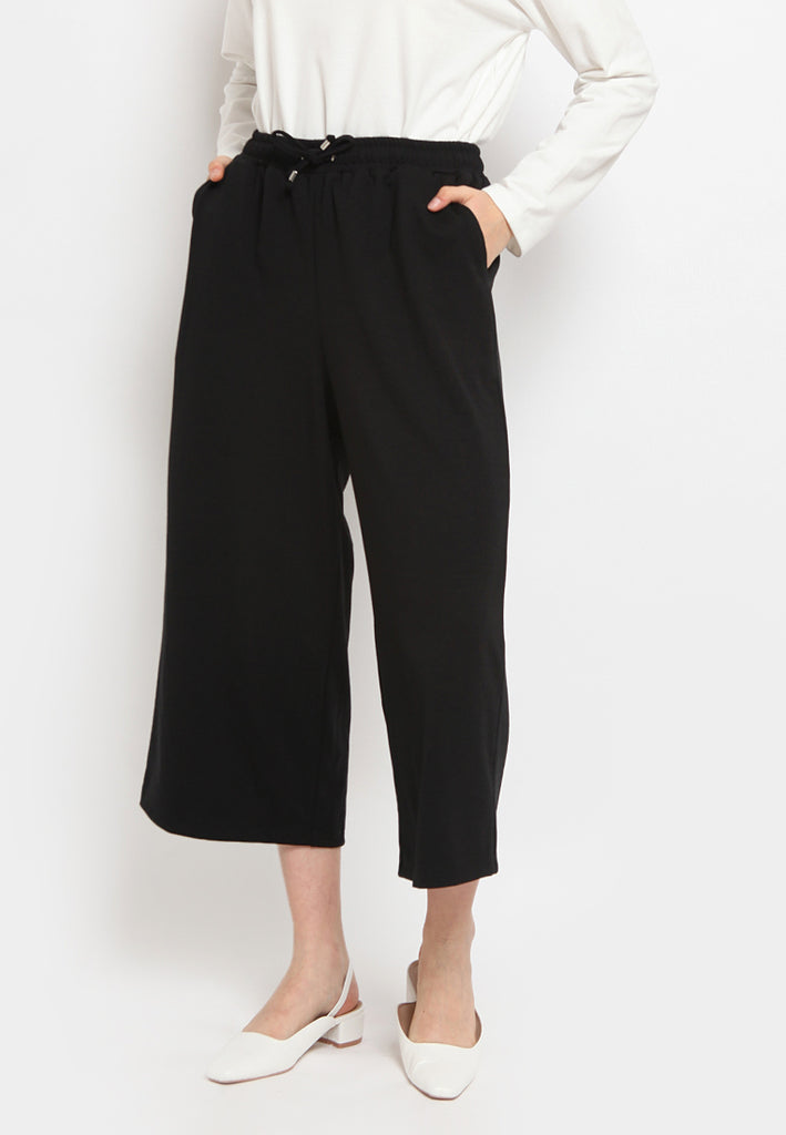Loose trouser with tie waist