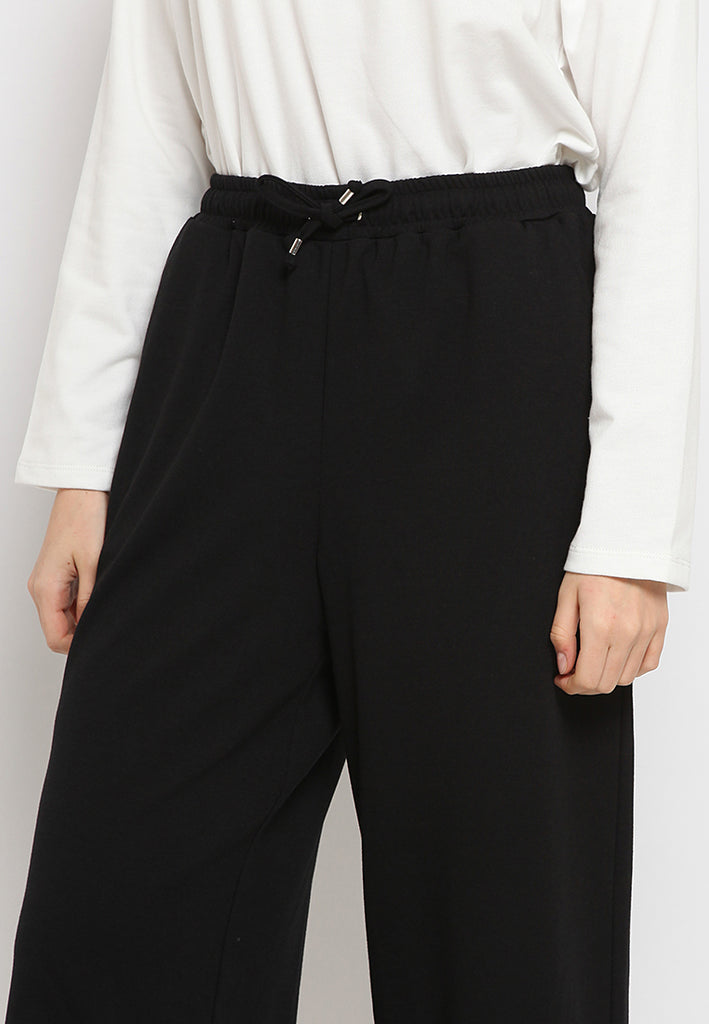Loose trouser with tie waist