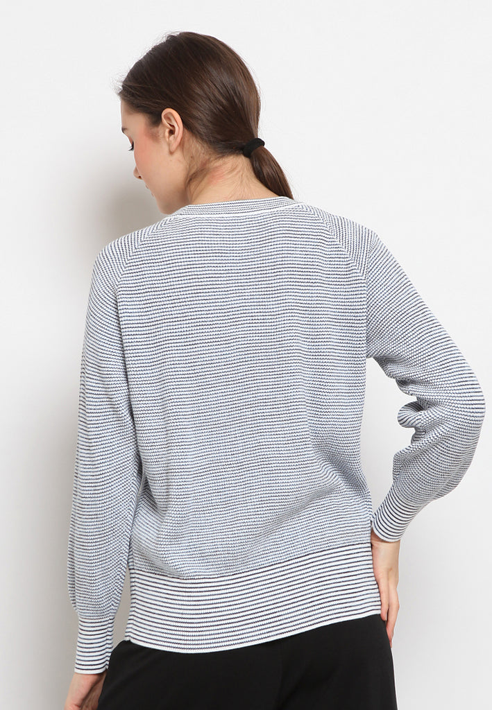 Twisted long sleeves sweater